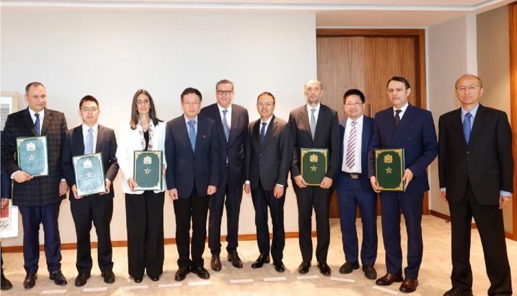 التوقيع على اتفاقية استثمار بين الحكومة والمجموعة الصينية BRT لإقامة وحدة صناعية لإنتاج الأقطاب الكهربائية السالبة